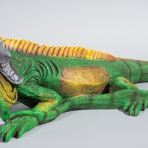 Lizard Statue *Iguana Sculpture *Garden Decor Outdoor *Wildlife Figurine Memorial *Reptile Green Amphibian *Zoo Animal Exotic Yard Keepsake