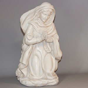 Our Lady Statue *Virgin Mary Figurine *White Religious Sculpture *Madonna Praying *Holy Mother God Kneeling *Devotional Decor Christian Gift