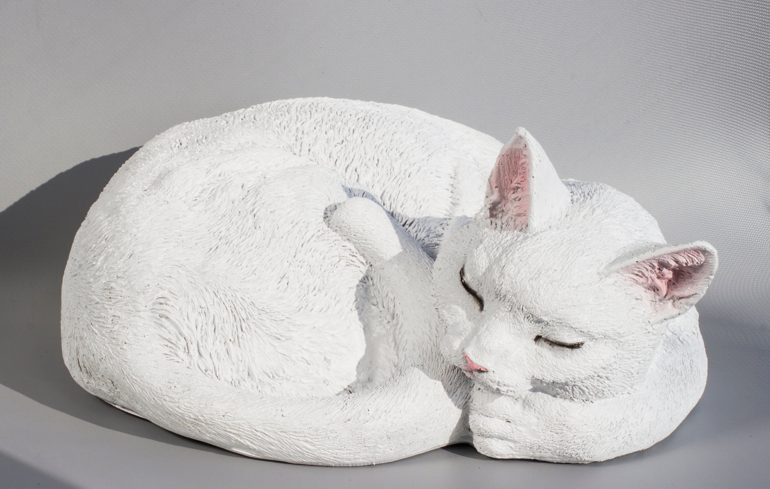 White cat statue deals