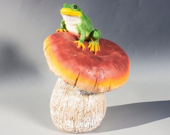 Mushroom Frog Statue *Figurine Garden Decorations *Toad Sculpture Outdoor *Russula Forest Lawn Ornament *Animal Lifelike Backyard Patio Gift