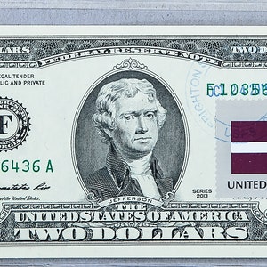 Zwei Dollar Briefmarken *US 2 Dollar Schein *Papiergeld Gem UNC *Federal Reserve Note *Gewerbegeschenk *Bürodekoration *Gründungsgeschenk *Lettland Flagge