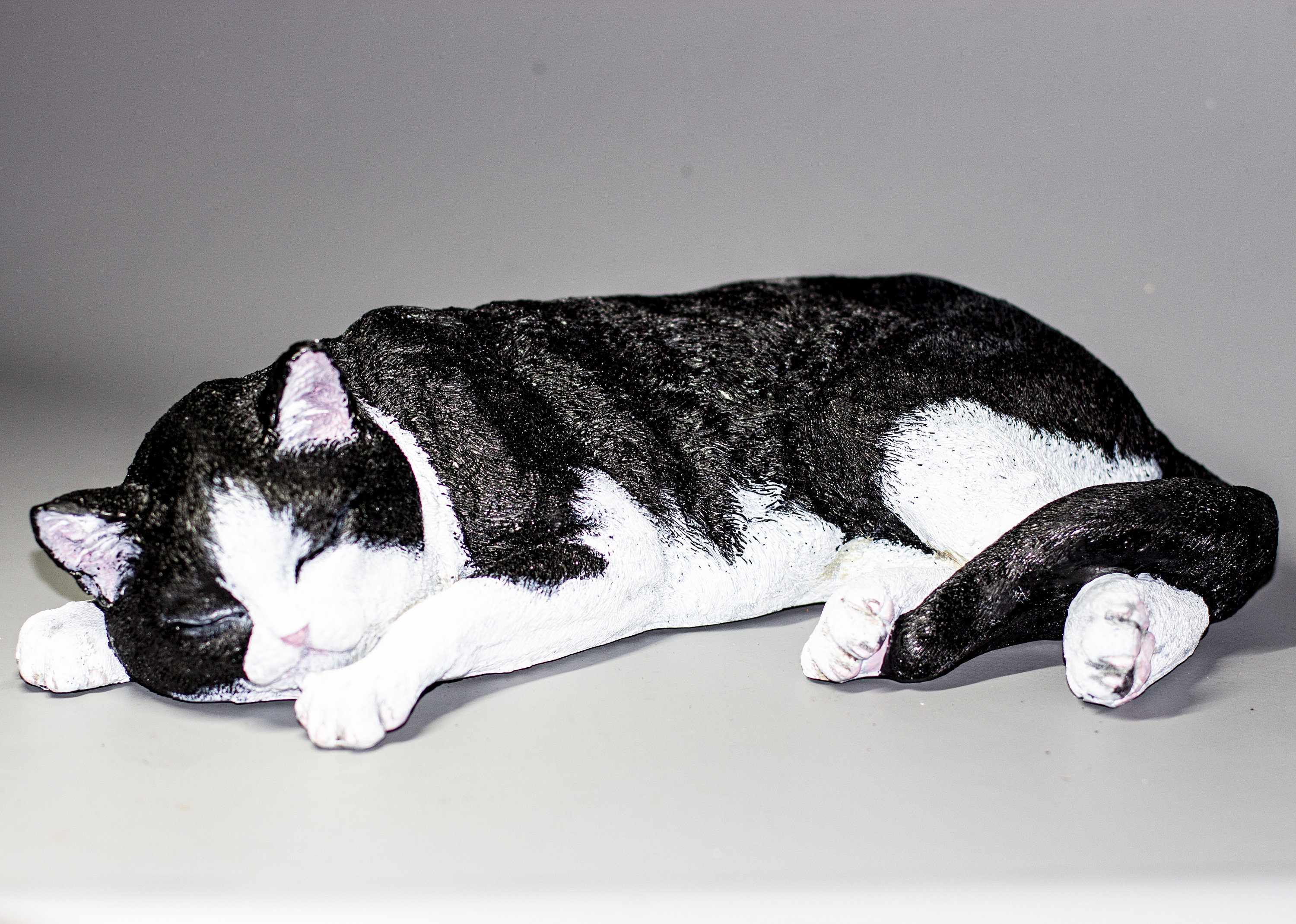 Black and white clearance cat urns for ashes