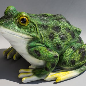 Green Frog Statue *Garden Toad Large *Feng Shui Decor *Figure Wild Animal Realistic *Flowerbed Keepsake Sculpture *Outdoor Back Yard Gifts