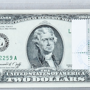 Banconota da due dollari del 1976 *Francobollo da 2 dollari *Carta moneta *Banconota della Federal Reserve *Regalo bandiera nazionale *Decorazione ufficio *Bandiera del Turkmenistan *Francobolli postali degli Stati Uniti