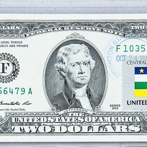 Zwei Dollar Briefmarken *US 2 Dollar Schein *Papiergeld *Federal Reserve *Geldschein *Städte Dekor *Geldgeschenke *Zentralafrikanische Flagge