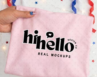 Maqueta de camiseta rosa, maqueta de camiseta del 4 de julio, maqueta de Gildan 5000, maqueta de camiseta doblada (descarga digital)