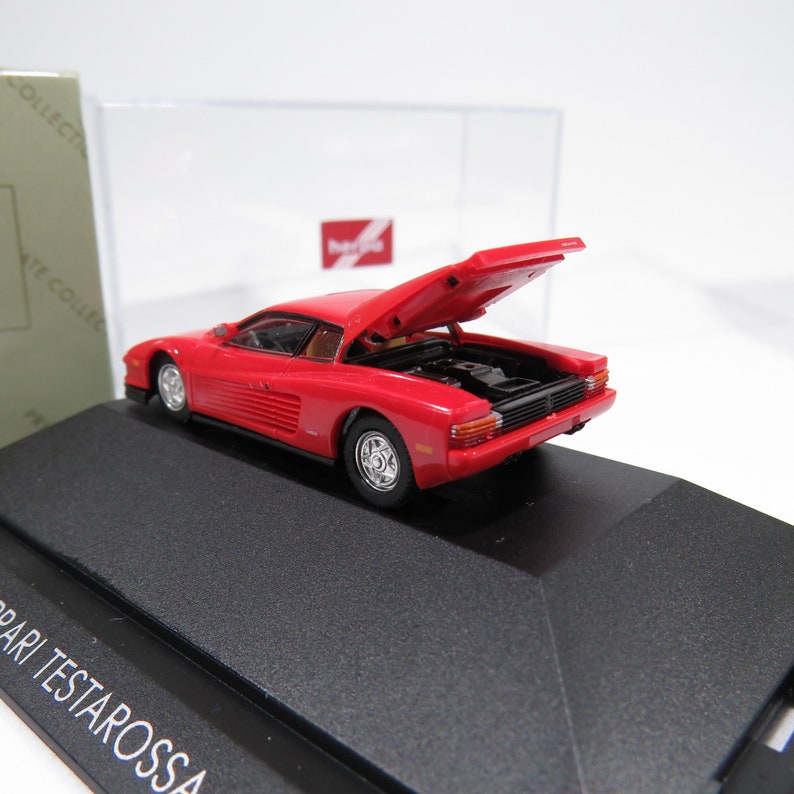 Miniature Ferrari Testarossa échelle 1/87 - Couleur Argent - Occasion