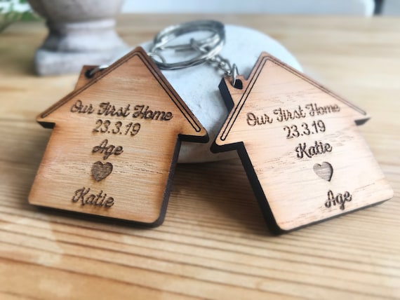 2 x PERSONALISED KEYRINGS OUR FIRST HOME WOODEN OAK GIFT HOUSE WARMING