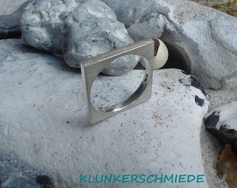 Square 925/- silver ring