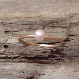 Pearl ring, princess on, no with the pearl Yellow gold ring 333 with freshwater pearl image 4