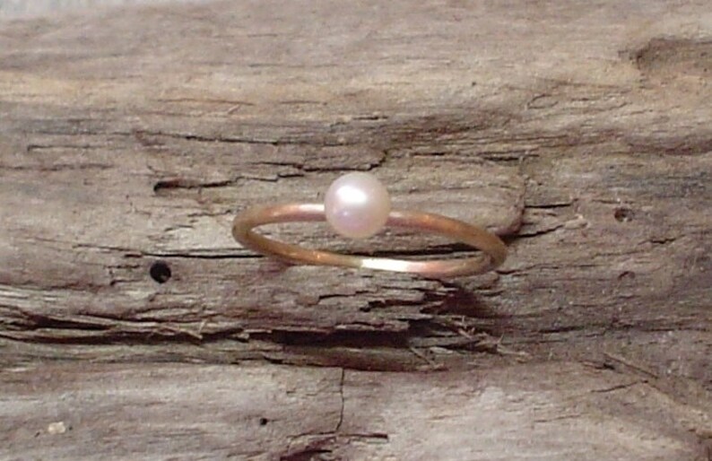 Pearl ring, princess on, no with the pearl Yellow gold ring 333 with freshwater pearl image 4