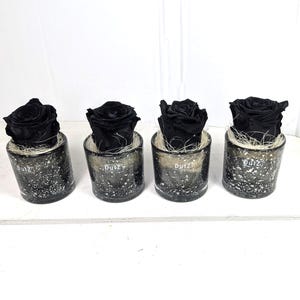 Arrangement in a dozen tealights with Infinity Rose in black