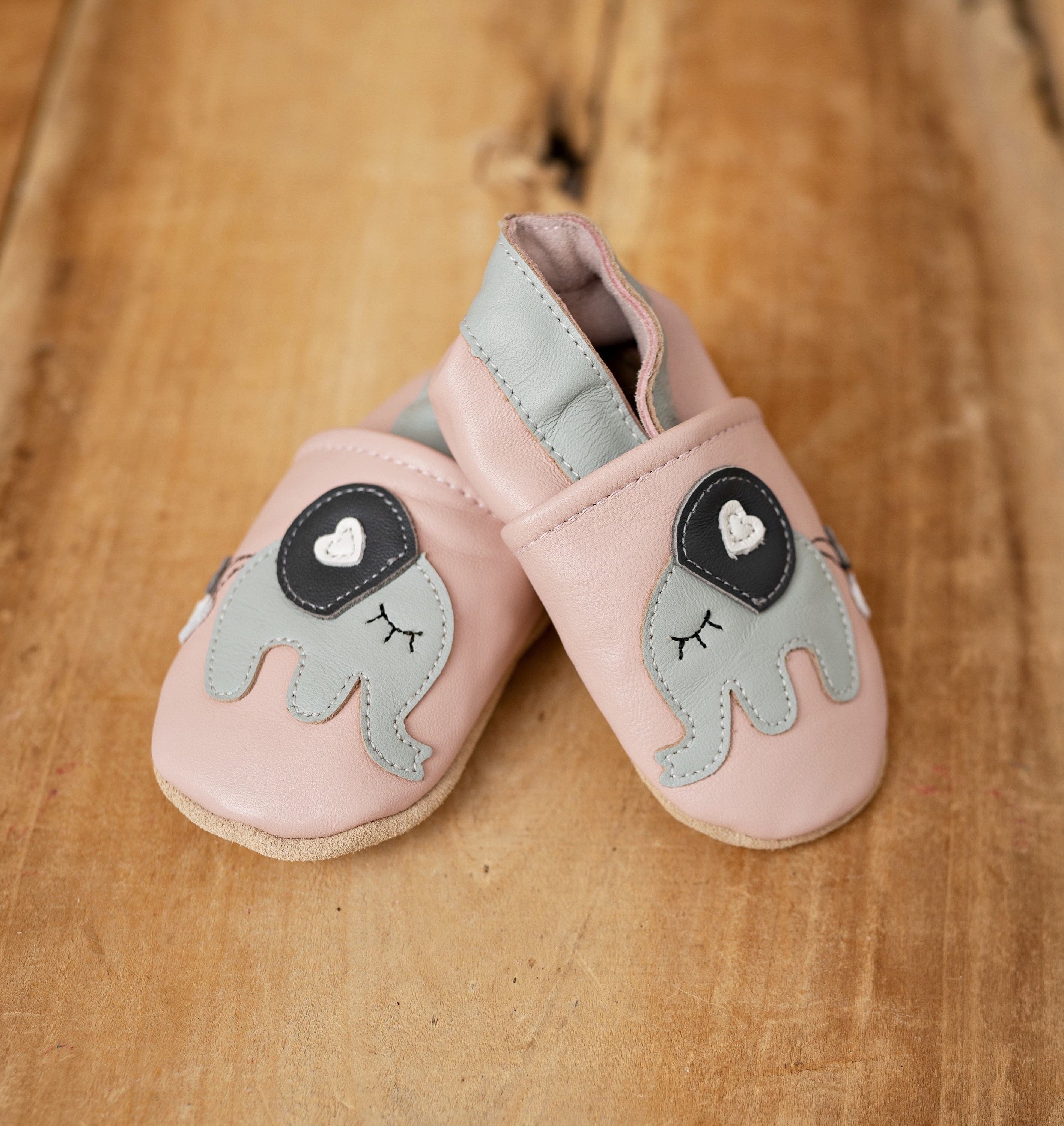 Baby elephant shoes Etsy Nederland