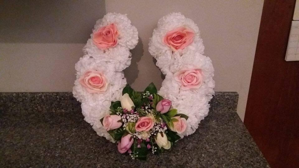 Horseshoe floral arrangement Etsy.de