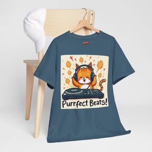 Purrfect Beats T-Shirt, Katze DJ T-Shirt, Musik-Liebhaber-Grafik-T-Shirt, lustiges Katzen-Shirt, Katzenliebhaber-Geschenk, Unisex T-Shirt, Katzenmode-Shirt, Katze