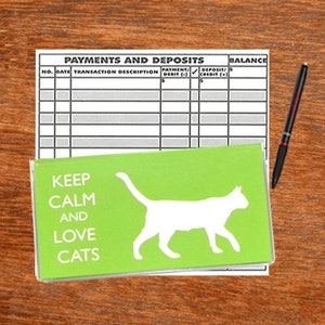 Cubierta de chequera de colores Keep Calm and Love Cats con registro de transacciones de chequera con letra grande gratis