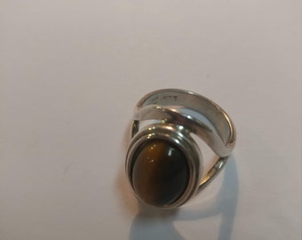 Vintage Unisex Sterling Silver Ring with Oval Tigers Eye Stone.