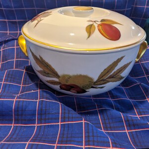 FREE SHIPPING- Vintage Royal Worcester Evesham Gold Covered Entree Dish. 8&quot; D with Gold Tone Knob on Lid & Gold Toned Handles Fruit Motif