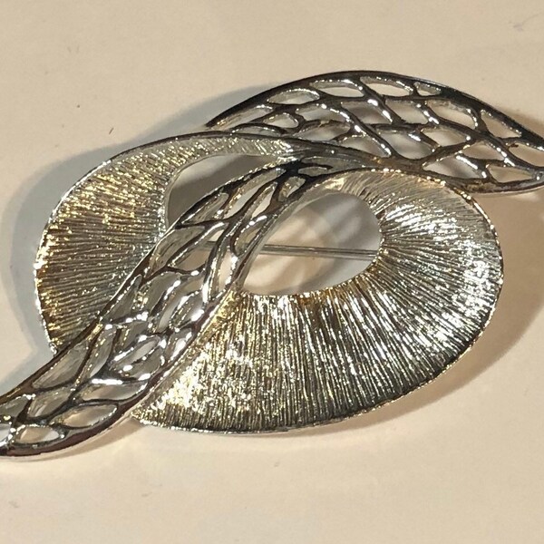 Vintage-1960’s-Celebrity NY-Signed-Silver Tone- Satin Oval Ribbon Swirl Brooch/Pin-Mid Century Modern-Abstract