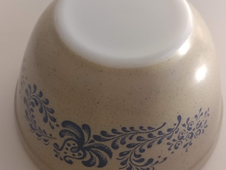 Vintage Set of 4 Homestead Natural Beige Background with Blue Onion Floral Print Pyrex Nesting Mixing Bowls