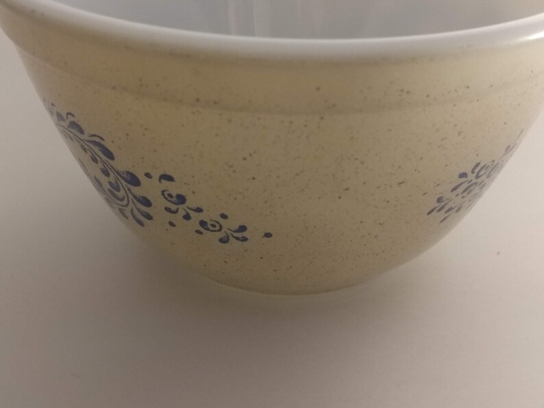 Vintage Set of 4 Homestead Natural Beige Background with Blue Onion Floral Print Pyrex Nesting Mixing Bowls