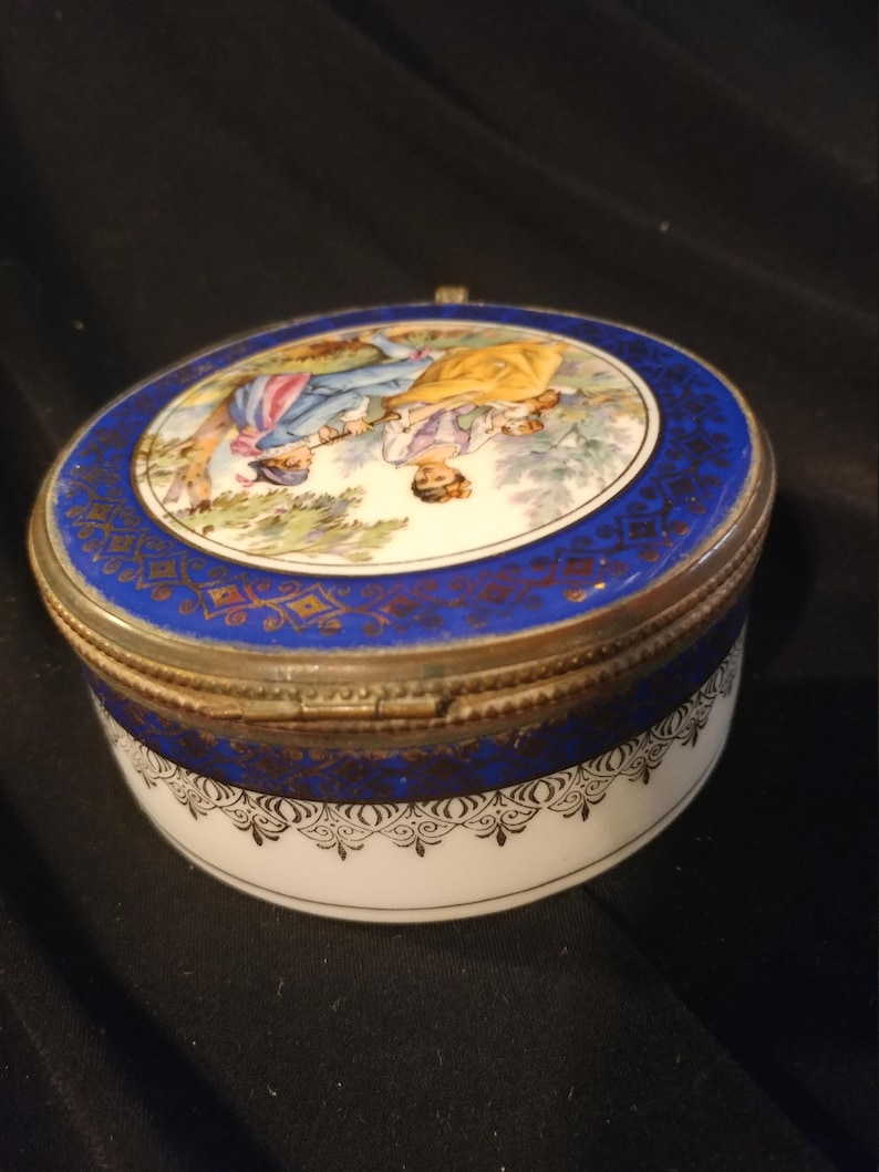 Vintage Czechoslovakian Hand Painted Porcelain Powder Box/ Trinket Box ...