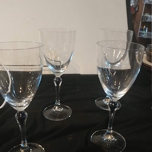 4 Vintage Stemmed Wine Glasses. Clear Bowl and Stem. Blue Teardrop Inside the Stem. 7&quot; Tall x 2-3/4&quot; Diameters Across 7 oz Great Condition