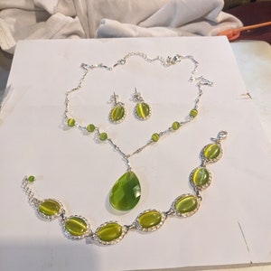 FREE SHIPPING-  Vintage Signed Avon 3 piece jewelry set. Silver Toned Necklace, Bracelet & Earrings with Green Tigers Eye  stones. See below