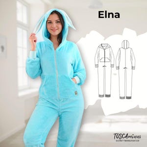 Könnte beinhalten: Hellblauer Hasen-Overall mit Kapuze und langen Hasenohren. Der Overall hat einen Frontreißverschluss, Taschen und eine passende Hose. Das Wort "Elna" ist auf dem Bild aufgedruckt. Eine technische Zeichnung des Overalls ist ebenfalls abgebildet.