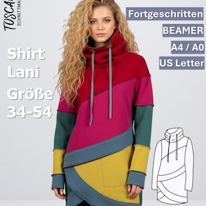 Könnte beinhalten: Eine langärmelige Tunika im Color-Blocking-Design mit hohem Stehkragen und Kordelzug, bestehend aus roten, magentafarbenen, senfgelben und dunkel-petrolfarbenen Stoffbahnen. Der Text lautet: TOSCAminni SCHNITTMANUFAKTUR, Shirt Lani, Größe 34-54, Fortgeschritten, BEAMER, A4 / A0, US Letter, und Designerin: Silvia Maria P. Vogt.