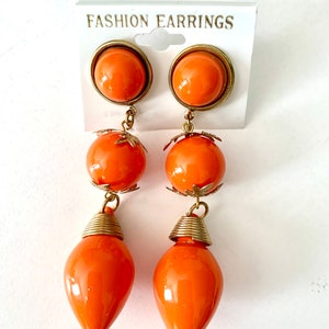 Pendientes colgantes festivos de color naranja zanahoria, pendientes llamativos vintage, stock muerto sin usar en tarjeta original