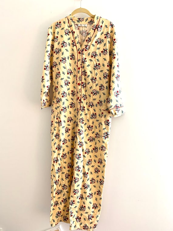 Cutsie Floral Onsie Jumpsuit -Very light weight flannel- made in England - labeled size L more like an US medium, cozy clothes !