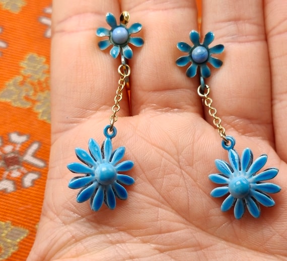 Dainty Baby Blue Daisy Dangles, 60s Flower Power VintagEarrings, Clip ons for any Ear, Trending Cottage Fashion