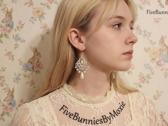 Y2K Shiny Dangles, Millennial Glamour Jewelry, Vintage Earrings