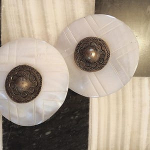 Vintage 70s Southwestern Mother of Pearl Concha Statement Earrings