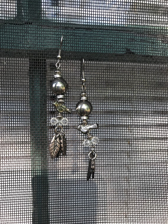 Super Pretty 90’s Boho glamour Grunge Bird & Feather Silvertone Beaded Statement Earrings