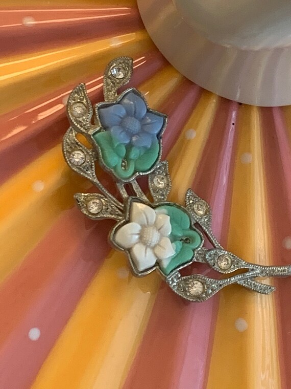 1940s Art Deco Floral Lapel Pin, Baby Blue and Wh… - image 9