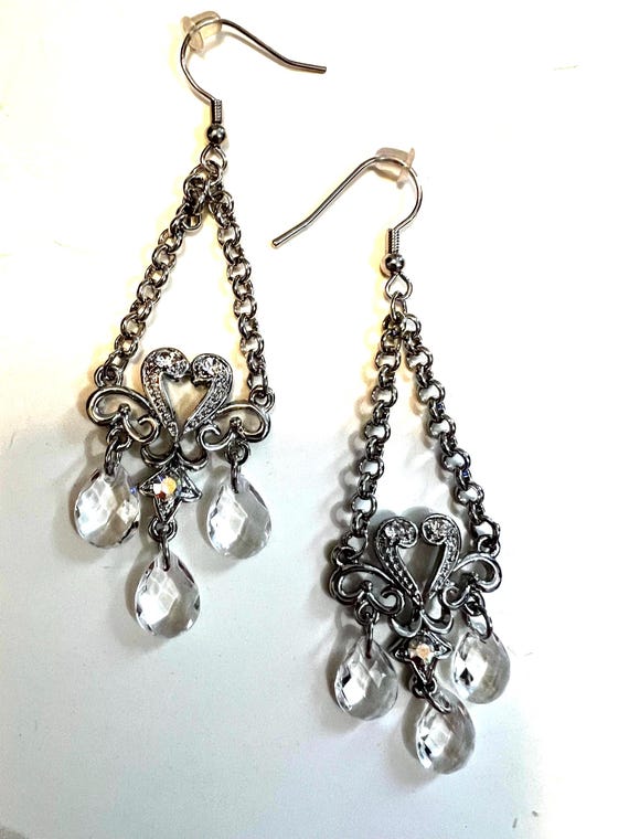 Y2K Sparkly Heart & Faux Crystal Chandelier Dangles, Shiny Silver tone Glamour Jewelry Statement Earrings