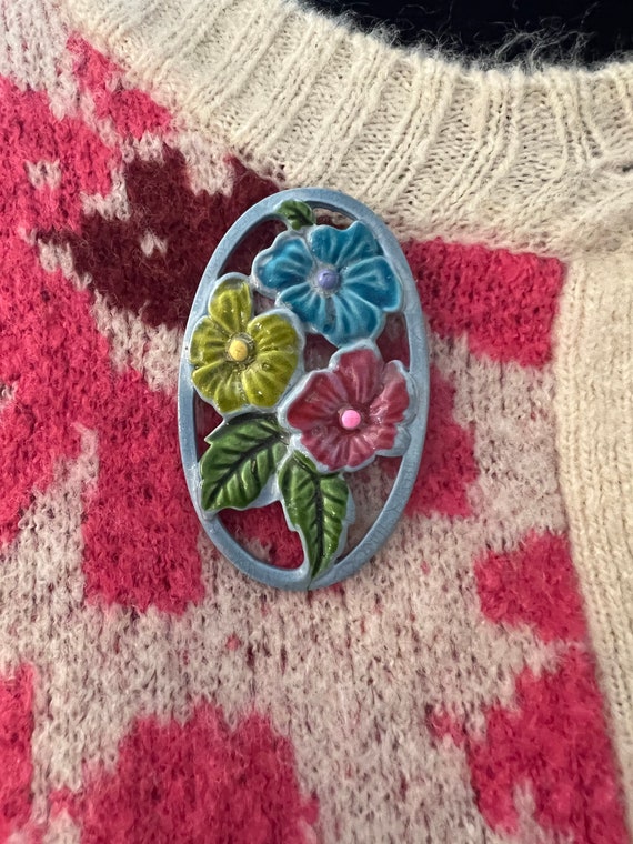 Dainty Openwork  Floral Pin, Enamel Paint on Cast… - image 3