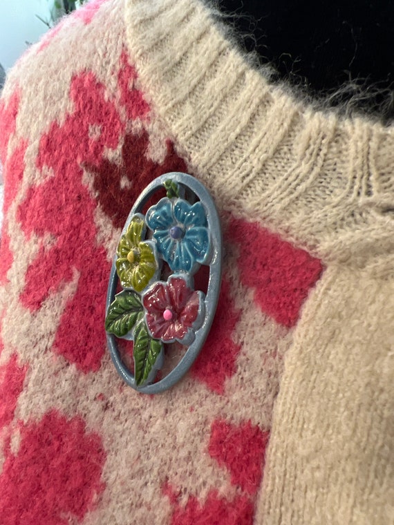 Dainty Openwork  Floral Pin, Enamel Paint on Cast… - image 2