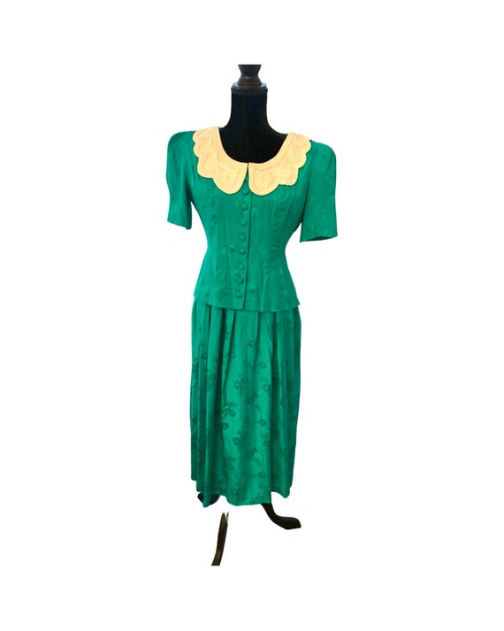 Green and White Vintage Dress with Ornate Scalloped SWEETHEART COLLAR, Faux Suit one with dainty button front