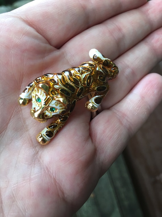 Beautiful Adorable Striking HIGH END shiny Goldtone & metallic Enamels Baby Tiger Cub Cougar or Leopard Pin green gem eyes