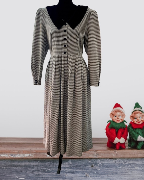 Vintage Check Holiday Dress with Velvet Sweetheart Collar, Size 12