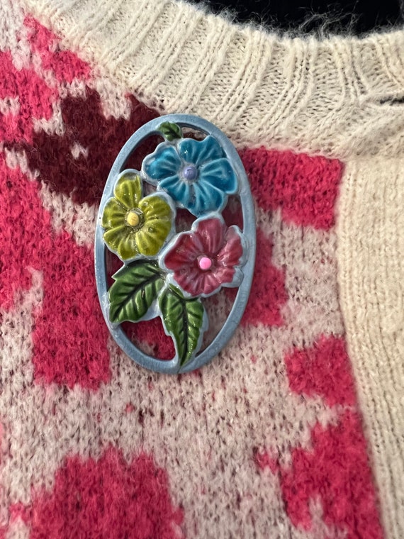 Dainty Openwork  Floral Pin, Enamel Paint on Cast… - image 9