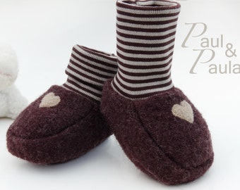 Baby shoes made of wool walk in chocolate with heart application and brown-beige ringed cuffs in 2 sizes