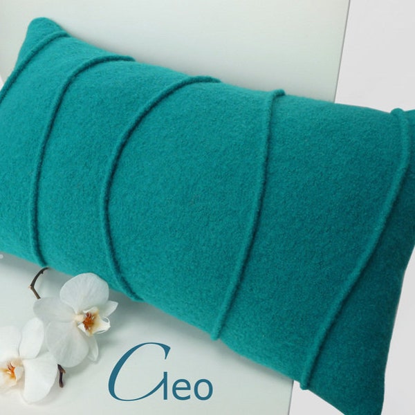 Kissenbezug CLEO 30x50 aus Wollwalk in der Farbe türkis