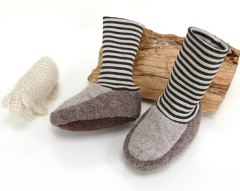 Baby shoes made of wool buff in 2 sizes with ringed cuffs