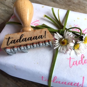 Stempel tadaaaa! Textstempel Überraschung lustiger Stempel für Geschenkanhänger Mitbringsel für Freundin