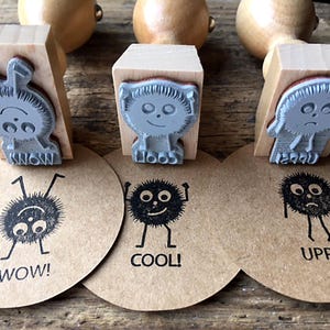 Lehrerstempel Set WOW COOL UPPS Lehrer Stempel Schule Stempelset Grundschule Abschied Lehrerin Geschenk für Lehrer Motivationsstempel