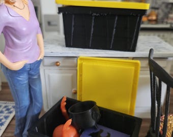 Dollhouse Miniature storage bin, 1:12 scale miniature